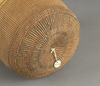 Tlingit%20artist%2C%20%3Cb%3E%3Ci%3E%20Basket%3C%2Fi%3E%3C%2Fb%3E%2C%20ca.%201900%2C%20spruce%20root%20and%20hide%2C%20Museum%20Purchase%3A%20Indian%20Collection%20Subscription%20Fund%2C%20Rasmussen%20Collection%20of%20Northwest%20Coast%20Indian%20Art%2C%20no%20known%20copyright%20restrictions%2C%2048.3.774